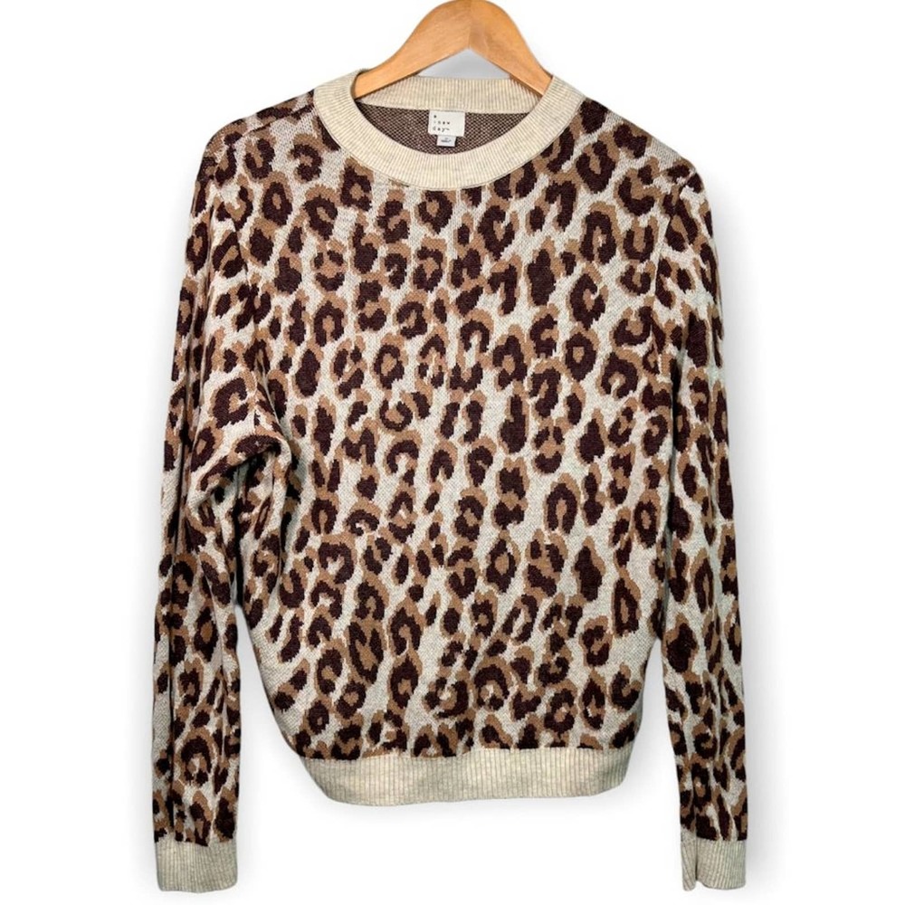 Soft Cheetah Leopard Print Crewneck Sweater Medium - Picture 4 of 8